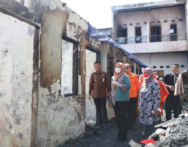 Cek Kondisi Terkini, Wawali Makassar Kunjungi Korban Kebakaran Rappokalling – MakassarKota