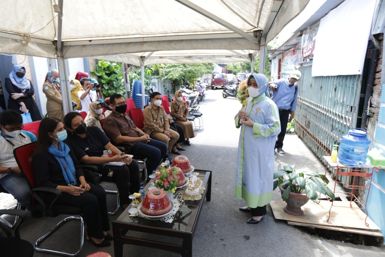 Indira Yusuf Ismail Dampingi Country Representative Unicef Kunjungi Posyandu Kenanga – MakassarKota