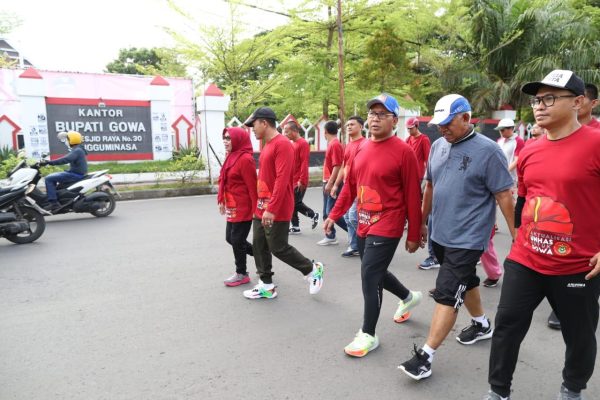 Danny Pomanto Lepas Peserta Jalan Sehat IKA Unhas Gowa – MakassarKota