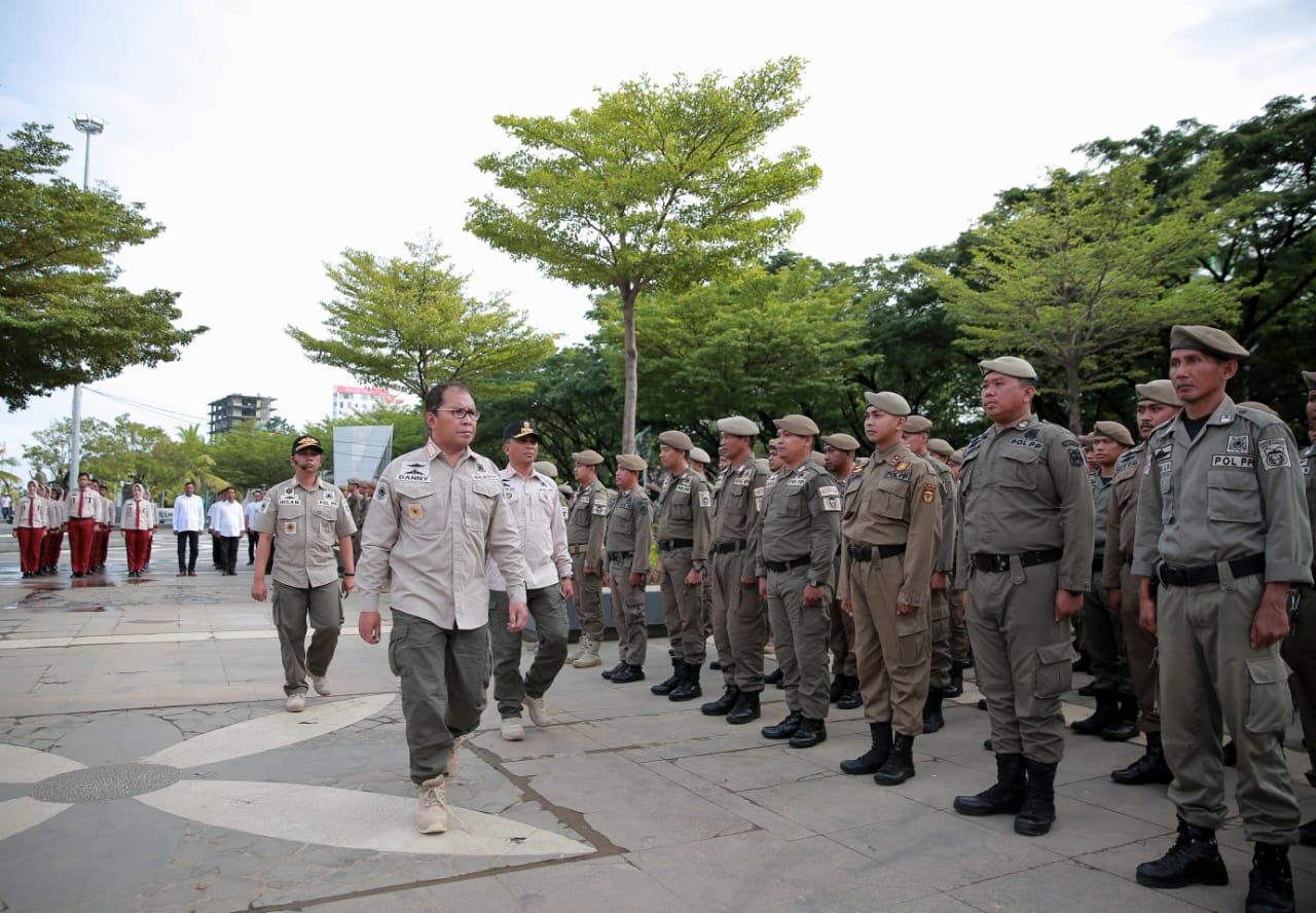 Gelar Apel Akbar, Danny Beri Pengarahan Ratusan Satpol PP Kota Makassar – MakassarKota