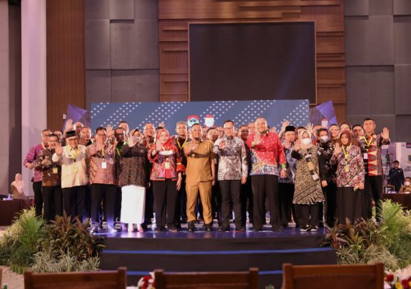 Danny Undang Langsung Wali Kota Se Indonesia Hadiri Puncak HUT ke – 415 Tahun Kota Makassar – MakassarKota