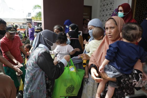 Indira Yusuf Ismail Serahkan Bantuan Bagi Korban Banjir di Kecamatan Biringkanaya – MakassarKota