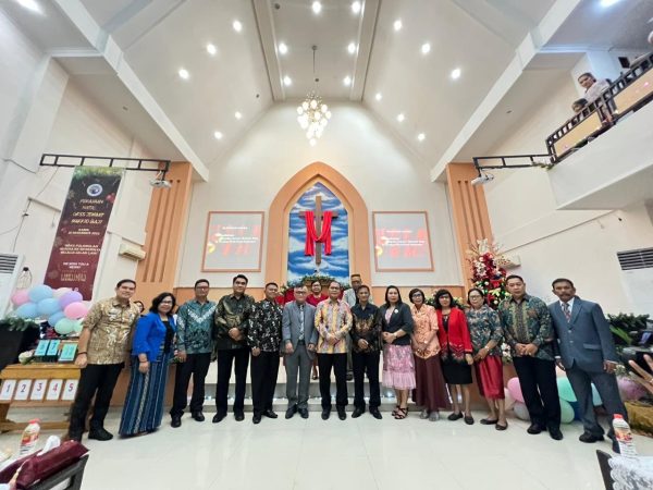 Danny Pomanto Gaungkan Program Jagai Anakta’ di Perayaan Natal GKSS Jemaat Makkio Baji – MakassarKota