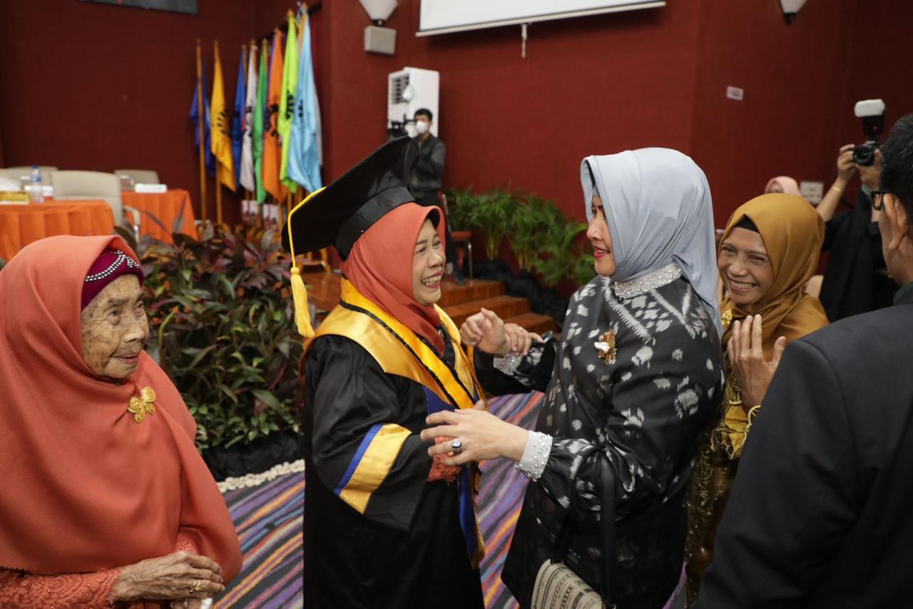 Ketua TP PKK Kota Makassar Hadiri Pengukuhan Guru Besar Halifah Pagarra – MakassarKota