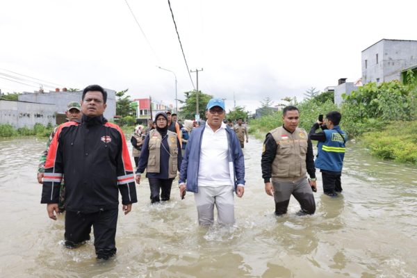 Pemkot Makassar Siapkan 11 Titik Pengungsian di Antang, Wali Kota Danny Beri Bantuan Korban Banjir di Katimbang – MakassarKota