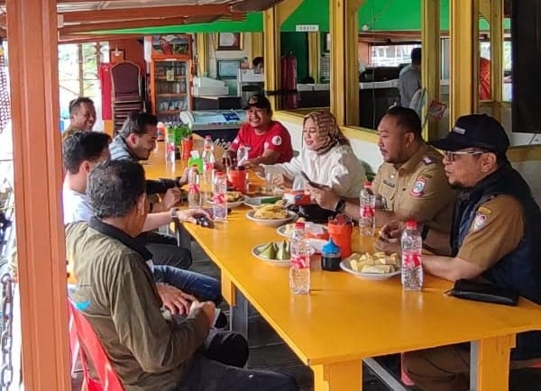 Wakil Wali Kota Makassar Ngopi Pagi di Cafe Terapung Lorong Wisata Sydney – MakassarKota