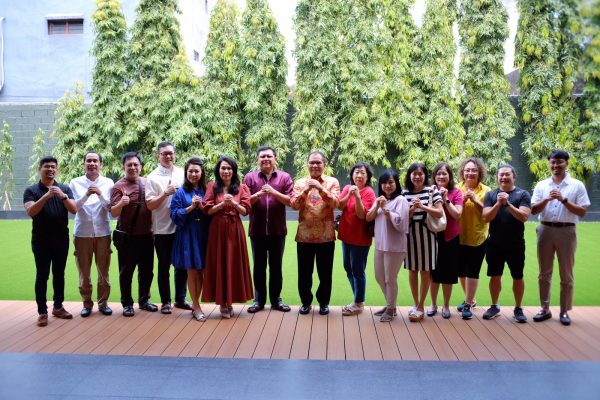 Bangun Silaturahmi di Hari Imlek, Danny Sambangi Tokoh Tionghoa – MakassarKota