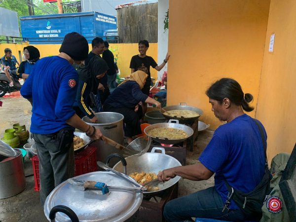 Dinas Sosial Makassar Siapkan 1.000 Paket Makanan Siap Saji Untuk Pengungsi Banjir