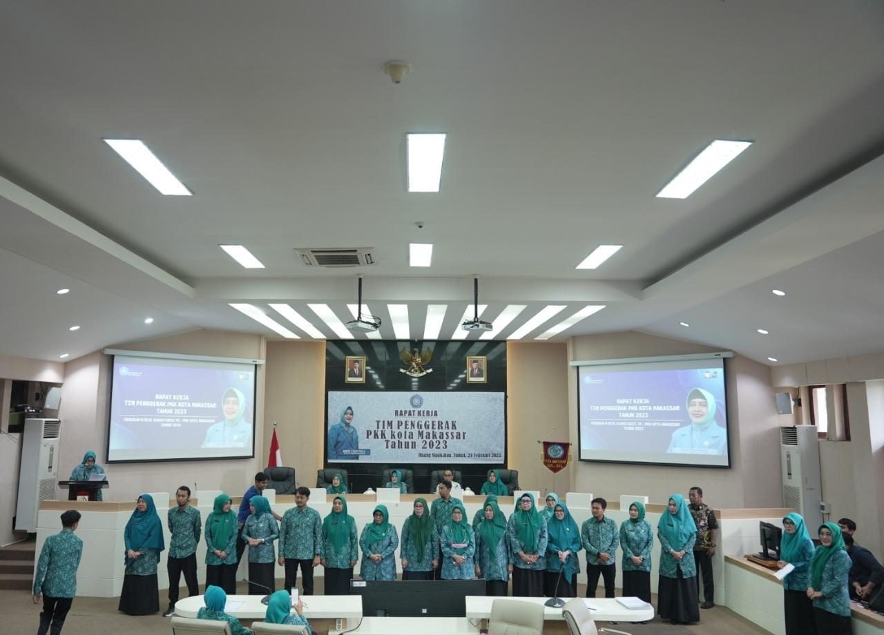 Indira Yusuf Ismail Kukuhkan Pengurus Antar Waktu TP PKK Kota Makassar