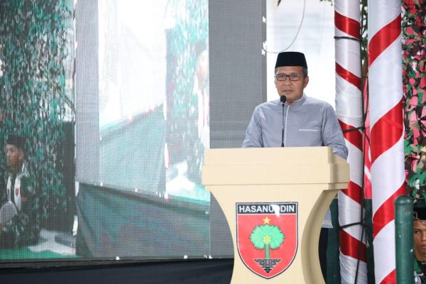 Gebyar Ramadan, Danny Pomanto Dampingi Pangdam XIV Hasanuddin Bagi-Bagi Sembako ke Anak Yatim Piatu