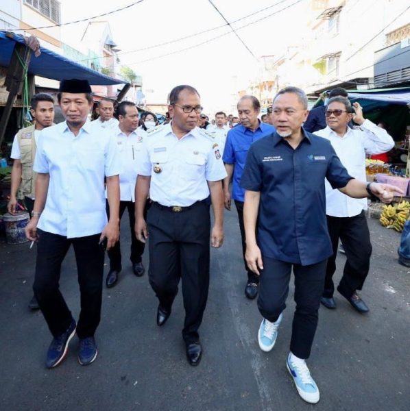 Zulkifli Hasan-Danny Pomanto Pantau Harga Pangan di Pasar Terong, Mendag: Terlalu Murah