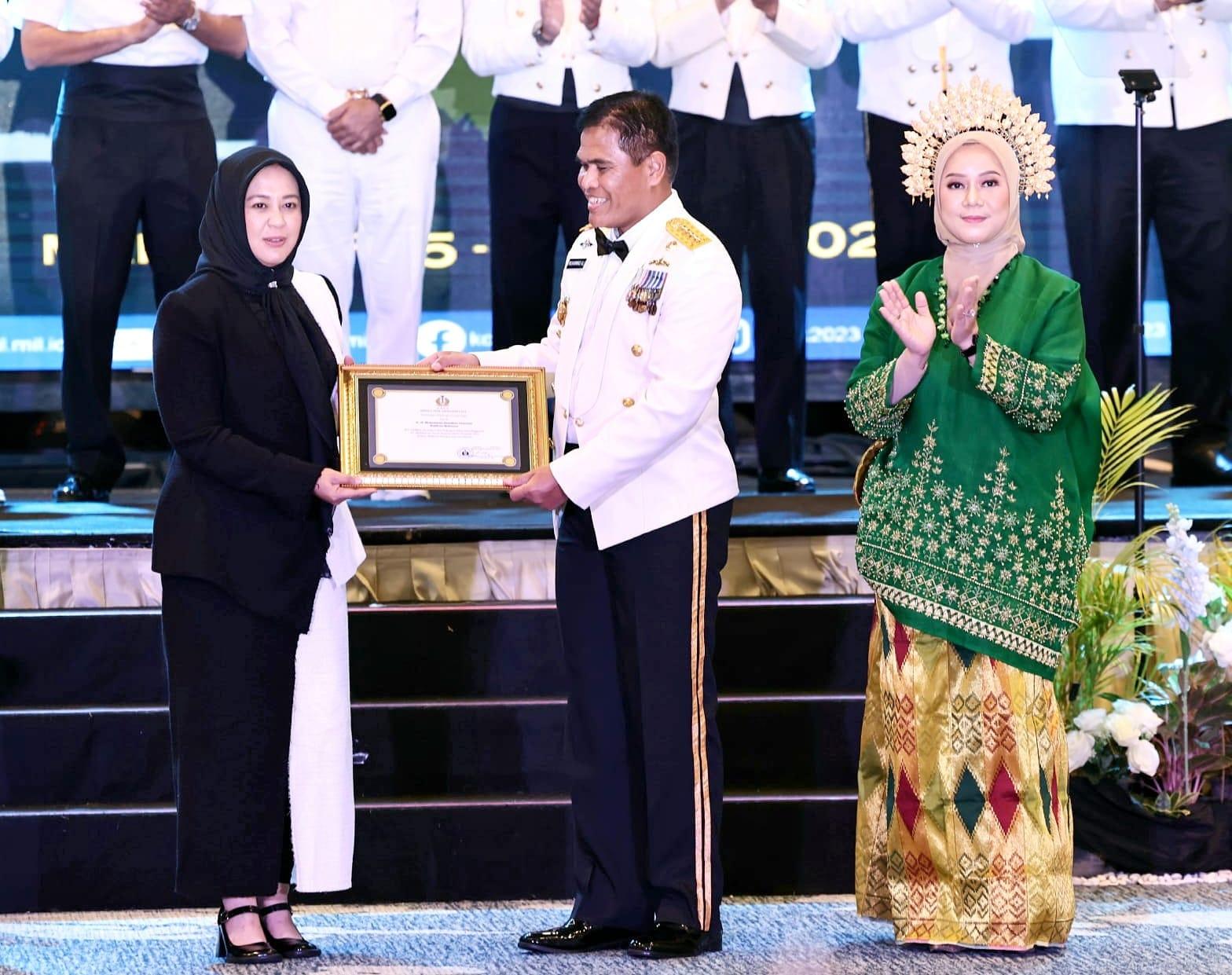 Sukses Terlaksana, KSAL Beri Piagam Kehormatan Untuk Pemerintah Kota Makassar