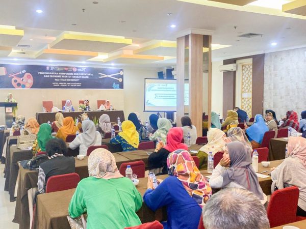 Dinas Pariwisata Kota Makassar Dorong Pengembangan Sub Sektor Kriya Melalui Pelatihan Handy Craft