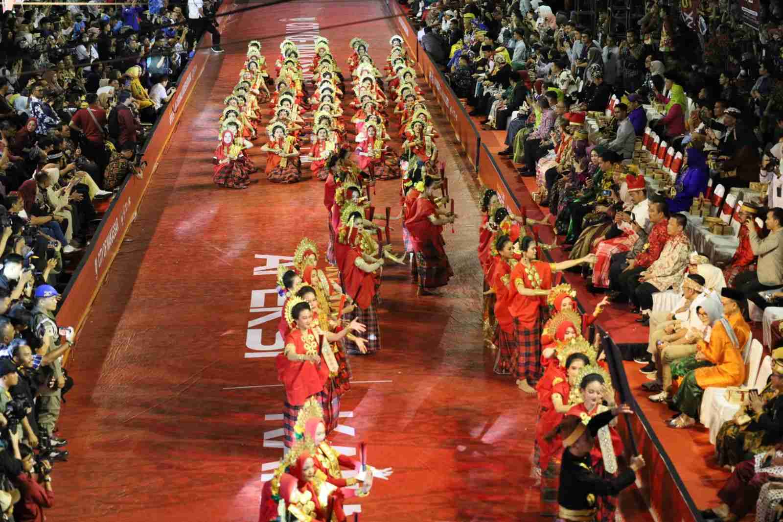 Ratusan Siswa SMP Kenalkan Ikon dan Budaya Makassar di Ajang Karnaval Budaya 56 Kota di Pantai Losari