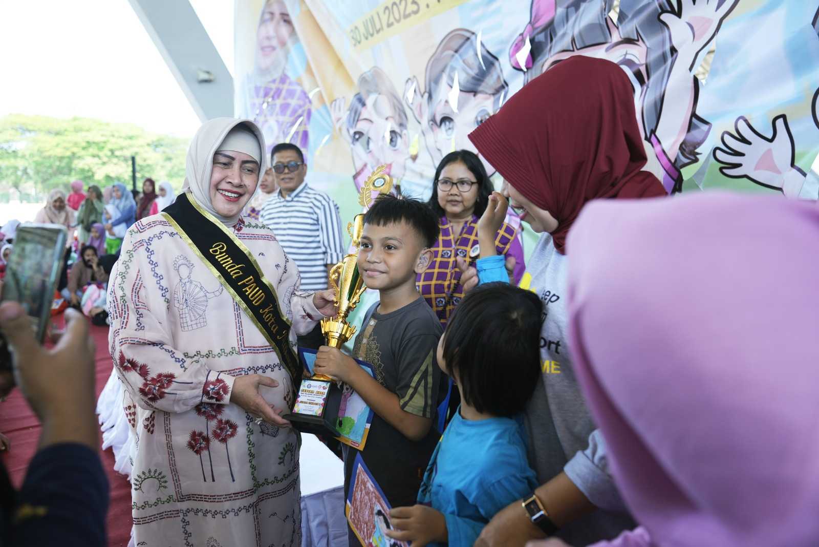 Semarak Hari Anak Nasional, Bunda PAUD Kota Makassar Gelar Lomba Mewarnai