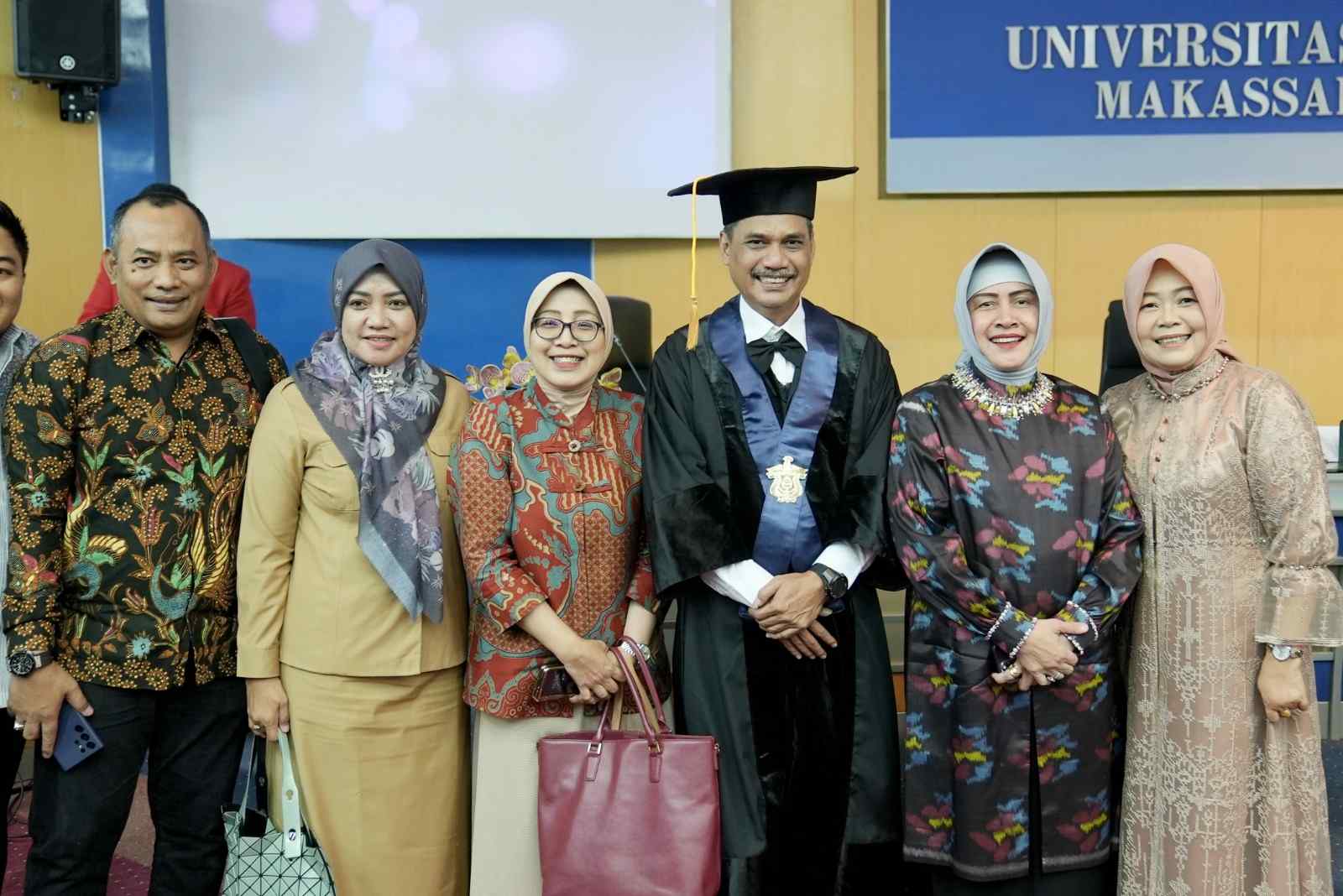 Hadiri Pengukuhan Guru Besar Prof Asri Jaya, Indira Yusuf Ismail Sampaikan Dukungan Penuh