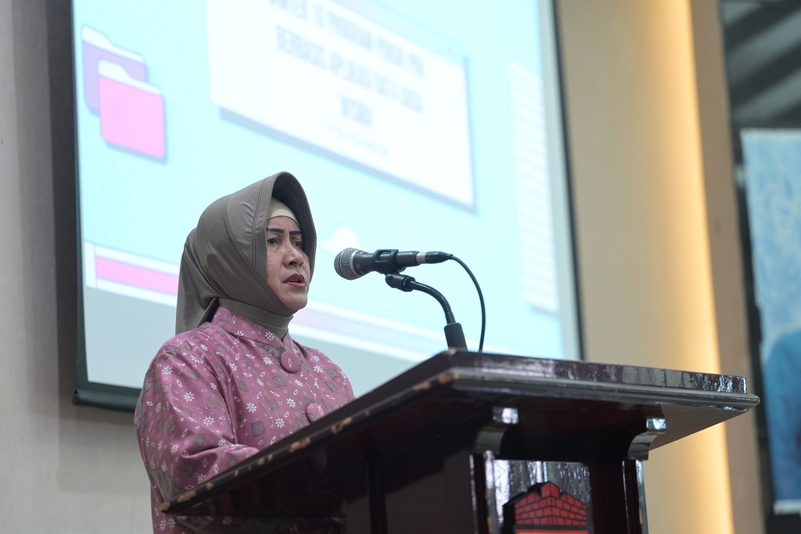 Hari ke 4, Indira Yusuf Ismail Beri Arahan Bimtek Aplikasi Data Dasawisma Kecamatan Ujung Tanah