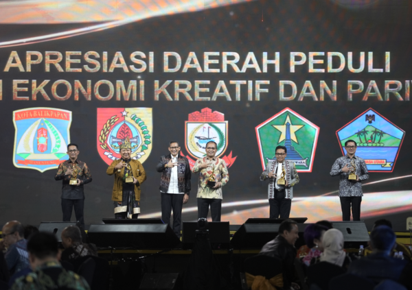 Kota Makassar Dianugerahi Penghargaan Bergengsi dari Kompas TV sebagai Daerah Inovasi Ekonomi Kreatif dan Pariwisata