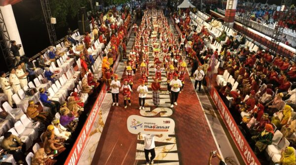 Dispar Makassar Promosi Kota Makan Enak di Karnaval HUT Makassar