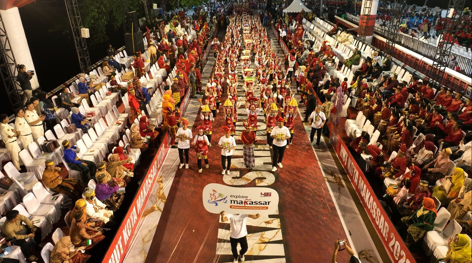 Dispar Makassar Promosi Kota Makan Enak di Karnaval HUT Makassar
