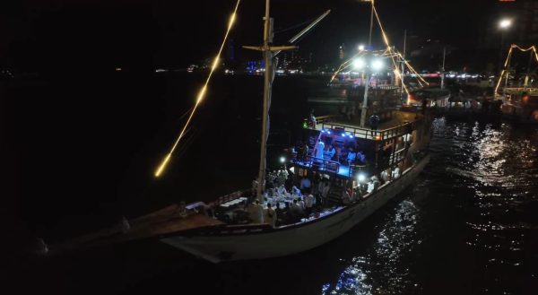 Tokoh-tokoh Kerajaan Arab Saudi Berbuka Puasa di Atas Kapal Pinisi