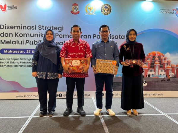 Kemenpar RI Gelar Bimtek Komunikasi Pemasaran, Dispar Makassar Tekankan Pentingnya Public Speaking – Explore Makassar